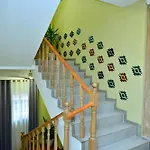 Отель Te Bujtina Hotel- Cozy With Traditional Breakfast Near Голем