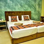 Отель Te Bujtina Hotel- Cozy With Traditional Breakfast Near