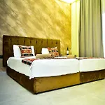 Te Bujtina Hotel- Cozy With Traditional Breakfast Near Отель *