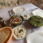 Te Bujtina Hotel- Cozy With Traditional Breakfast Near *