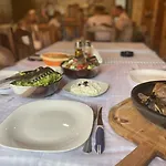 Te Bujtina Hotel- Cozy With Traditional Breakfast Near * Голем
