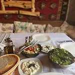 Te Bujtina Hotel- Cozy With Traditional Breakfast Near * Голем