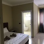 Te Bujtina Hotel- Cozy With Traditional Breakfast Near Отель