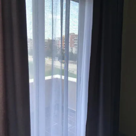 Te Bujtina Hotel- Cozy With Traditional Breakfast Near Szálloda *