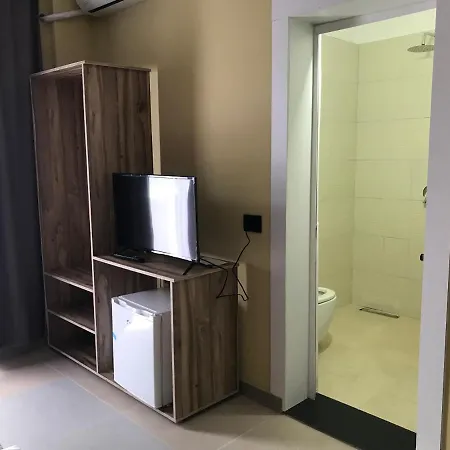 Ξενοδοχείο Te Bujtina Hotel- Cozy With Traditional Breakfast Near *