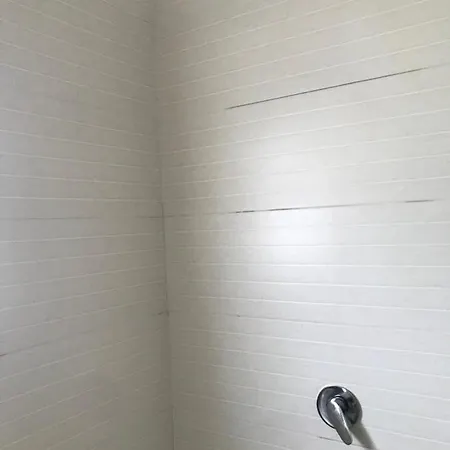 Ξενοδοχείο Te Bujtina Hotel- Cozy With Traditional Breakfast Near *