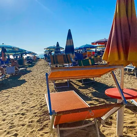 Ξενοδοχείο Te Bujtina Hotel- Cozy With Traditional Breakfast Near