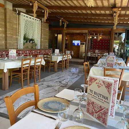 Ξενοδοχείο Te Bujtina Hotel- Cozy With Traditional Breakfast Near *