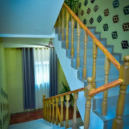 Te Bujtina Hotel- Cozy With Traditional Breakfast Near Szálloda Golem