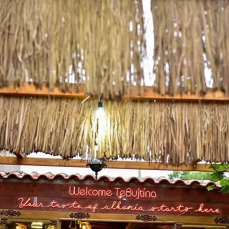 Te Bujtina Hotel- Cozy With Traditional Breakfast Near * 골렘