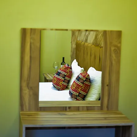 Te Bujtina Hotel- Cozy With Traditional Breakfast Near