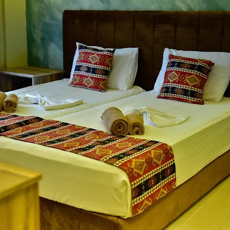 Te Bujtina Hotel- Cozy With Traditional Breakfast Near * Golem