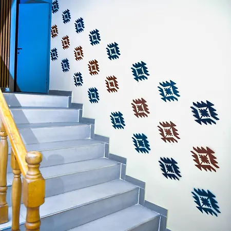 Te Bujtina Hotel- Cozy With Traditional Breakfast Near