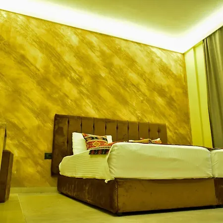 Te Bujtina Hotel- Cozy With Traditional Breakfast Near Golem
