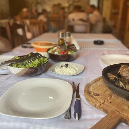 Te Bujtina Hotel- Cozy With Traditional Breakfast Near * Golem (Tirana)