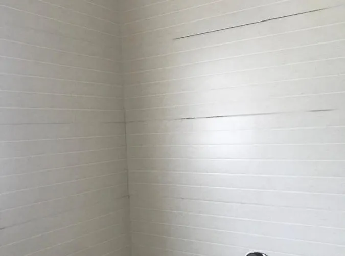 호텔 Te Bujtina Hotel- Cozy With Traditional Breakfast Near *