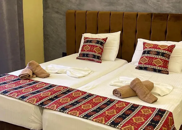 Te Bujtina Hotel- Cozy With Traditional Breakfast Near 호텔 골렘