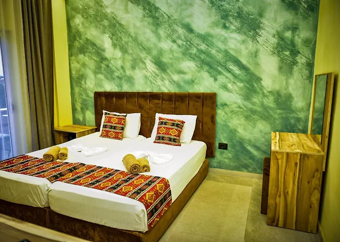 호텔 Te Bujtina Hotel- Cozy With Traditional Breakfast Near *