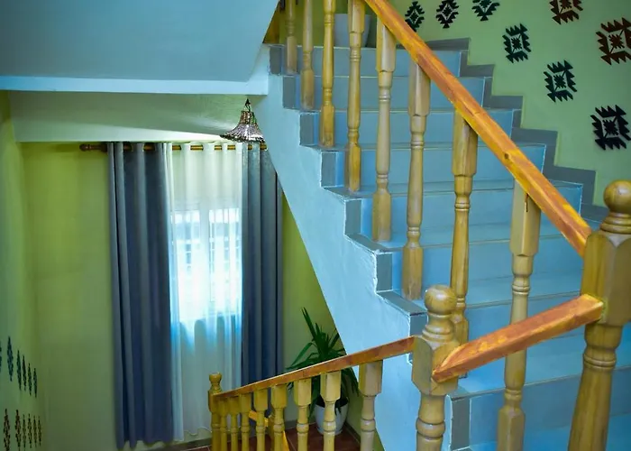 Te Bujtina Hotel- Cozy With Traditional Breakfast Near Szálloda Golem