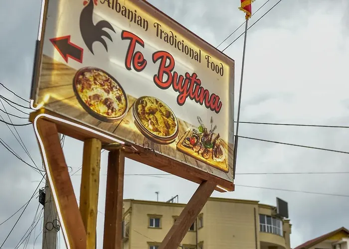 Te Bujtina Hotel- Cozy With Traditional Breakfast Near 호텔