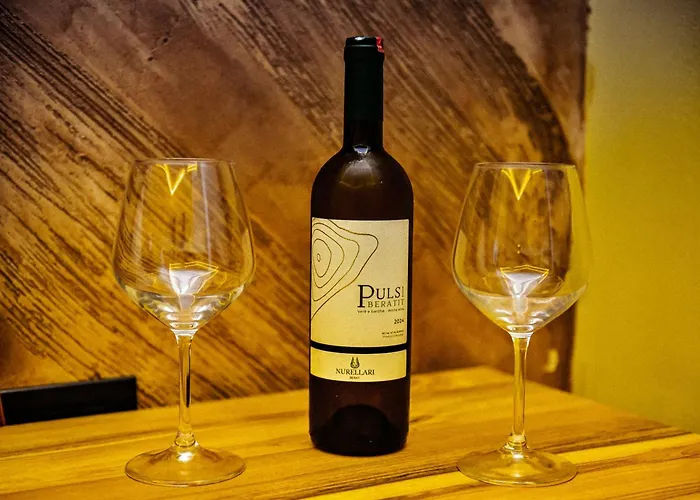 Te Bujtina Hotel- Cozy With Traditional Breakfast Near 호텔