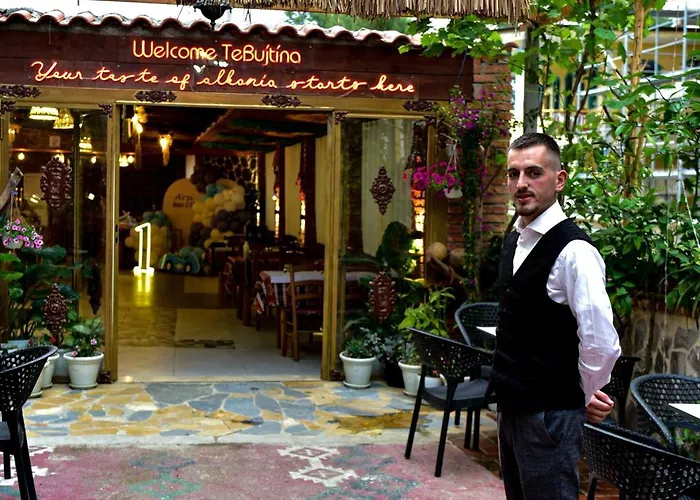 호텔 Te Bujtina Hotel- Cozy With Traditional Breakfast Near