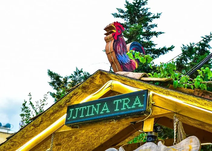 Te Bujtina Hotel- Cozy With Traditional Breakfast Near Szálloda Golem