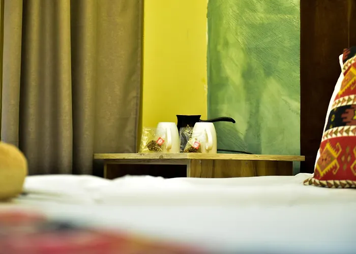 호텔 Te Bujtina Hotel- Cozy With Traditional Breakfast Near 골렘