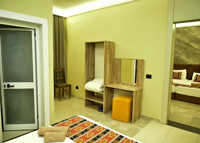 Te Bujtina Hotel- Cozy With Traditional Breakfast Near * 골렘