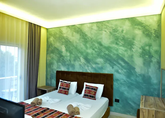 Te Bujtina Hotel- Cozy With Traditional Breakfast Near