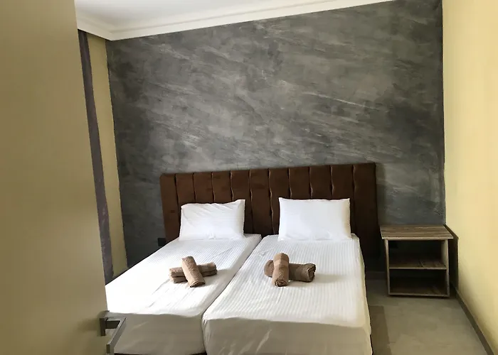 Te Bujtina Hotel- Cozy With Traditional Breakfast Near * 골렘