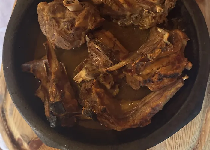 Te Bujtina Hotel- Cozy With Traditional Breakfast Near Szálloda *