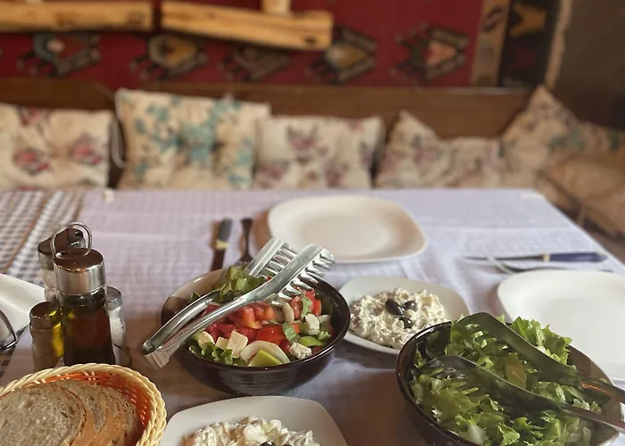 Te Bujtina Hotel- Cozy With Traditional Breakfast Near * Golem