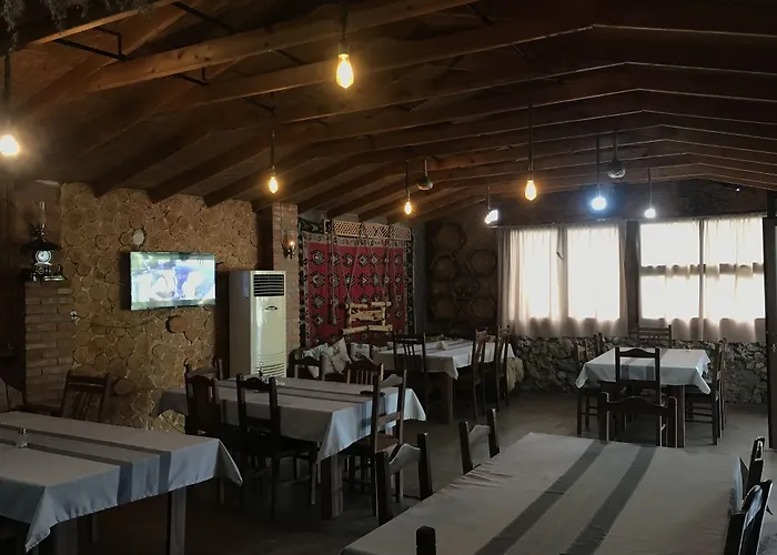 Te Bujtina Hotel- Cozy With Traditional Breakfast Near Golem
