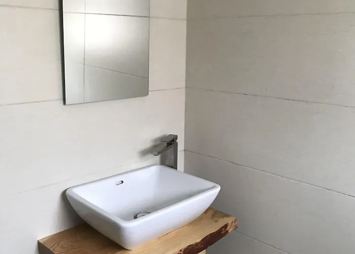 Te Bujtina Hotel- Cozy With Traditional Breakfast Near * Golem