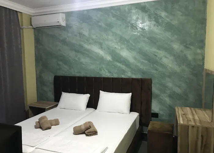 호텔 Te Bujtina Hotel- Cozy With Traditional Breakfast Near 골렘