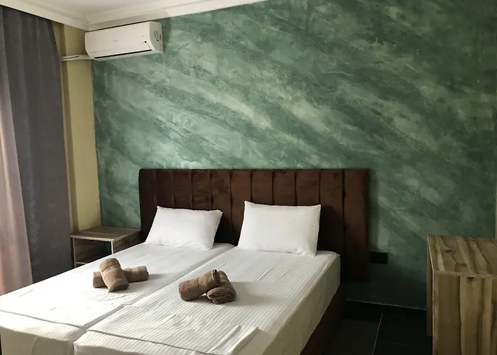 Te Bujtina Hotel- Cozy With Traditional Breakfast Near 호텔