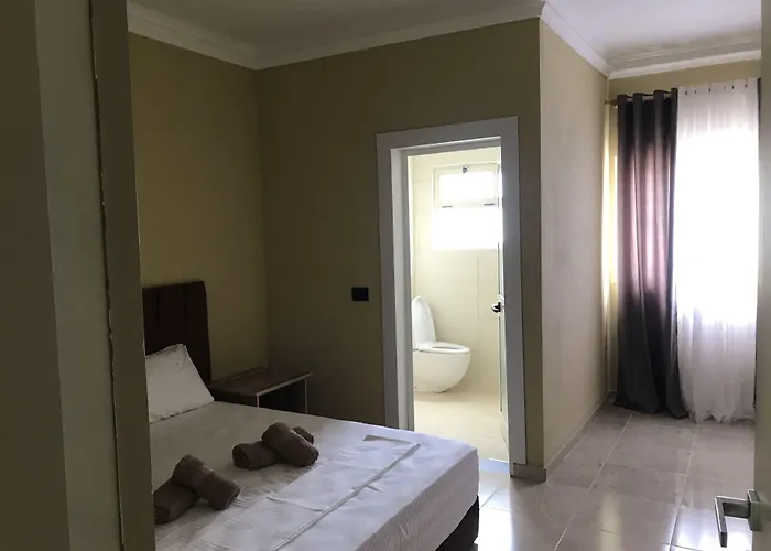 Te Bujtina Hotel- Cozy With Traditional Breakfast Near 호텔