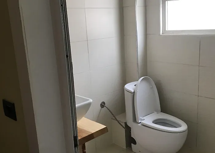 Te Bujtina Hotel- Cozy With Traditional Breakfast Near Szálloda *