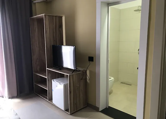 Te Bujtina Hotel- Cozy With Traditional Breakfast Near *