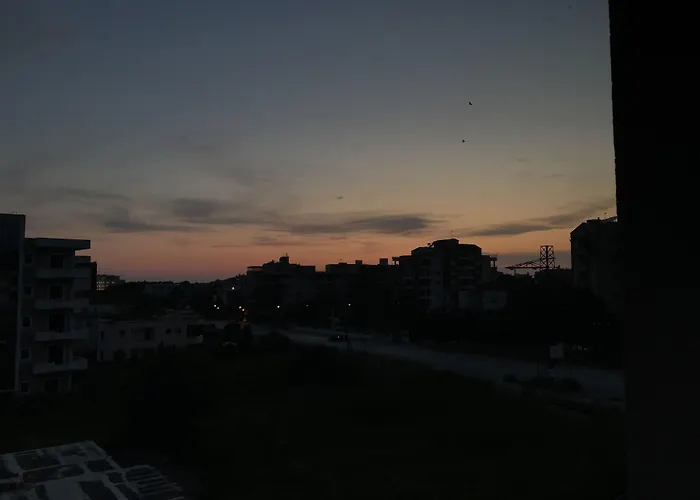 Te Bujtina Hotel- Cozy With Traditional Breakfast Near Szálloda *