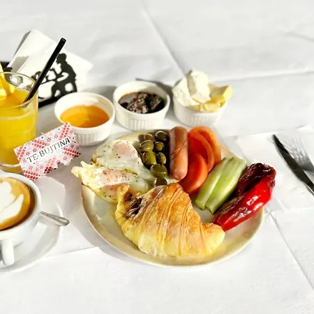 Te Bujtina Hotel- Cozy With Traditional Breakfast Near