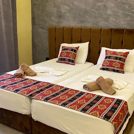 Te Bujtina Hotel- Cozy With Traditional Breakfast Near Hotel Golem (Tirana)