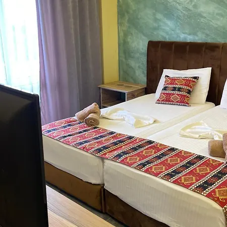 Hotel Te Bujtina Hotel- Cozy With Traditional Breakfast Near Golem (Tirana)