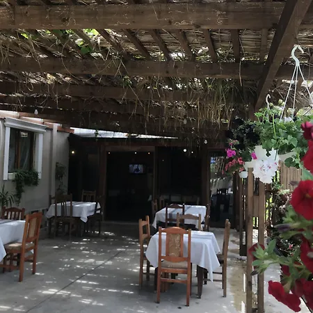 Hotel Te Bujtina Hotel- Cozy With Traditional Breakfast Near Golem (Tirana)