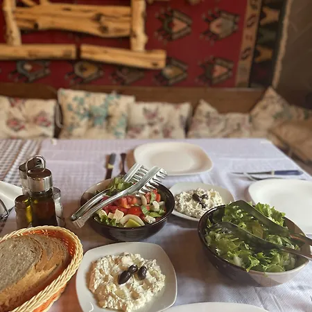 Te Bujtina Hotel- Cozy With Traditional Breakfast Near * Golem (Tirana)