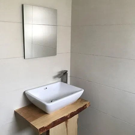 Te Bujtina Hotel- Cozy With Traditional Breakfast Near * Golem (Tirana)