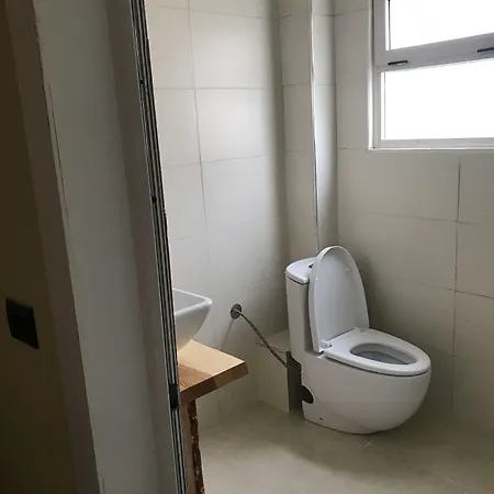 Te Bujtina Hotel- Cozy With Traditional Breakfast Near Hotel *