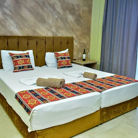 Te Bujtina Hotel- Cozy With Traditional Breakfast Near * Golem (Tirana)