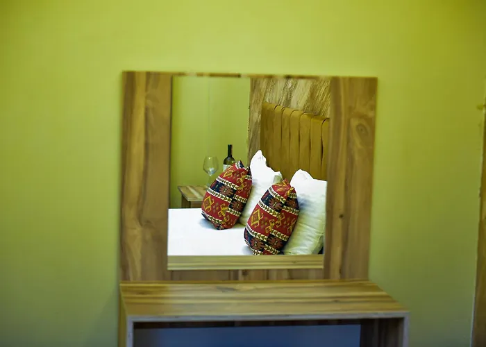 Te Bujtina Hotel- Cozy With Traditional Breakfast Near